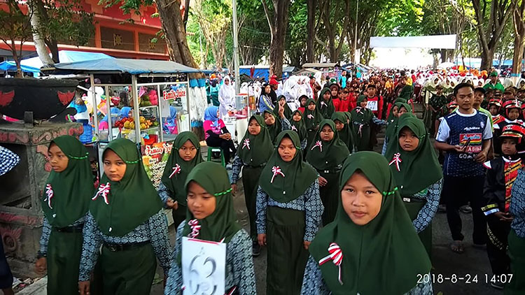 Team Putri MI.Mu dlam gerak jalan kec.Mojosari
